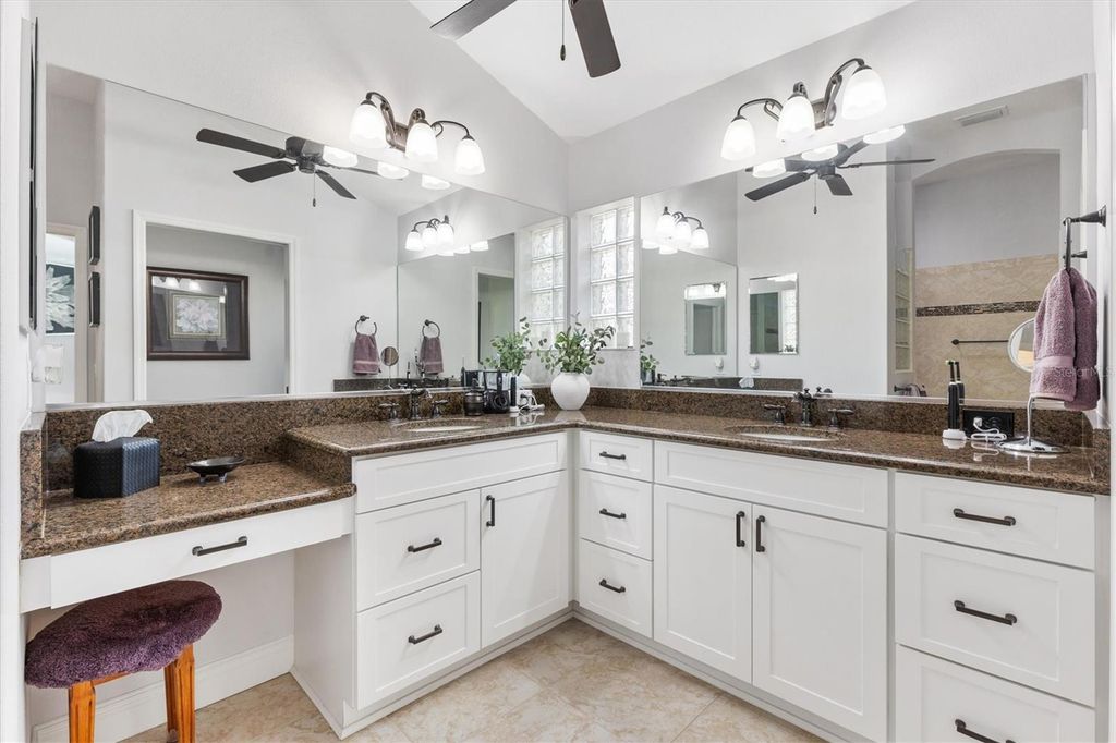 Image 18 of property listing at 562 BRADFORD LOOP, The Villages, FL 32163