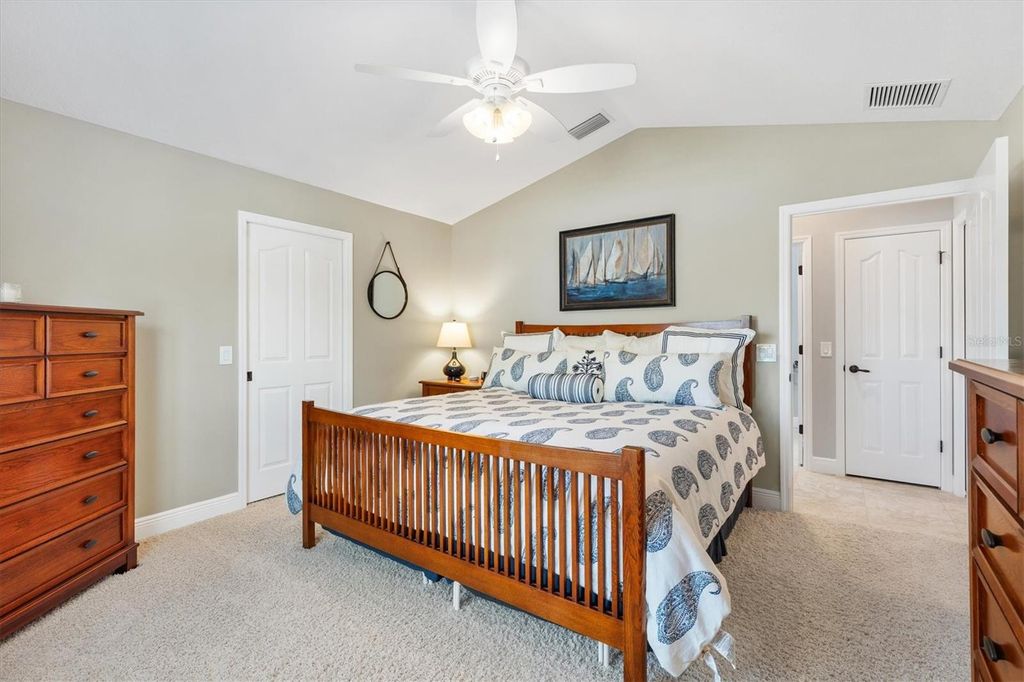 Image 22 of property listing at 562 BRADFORD LOOP, The Villages, FL 32163