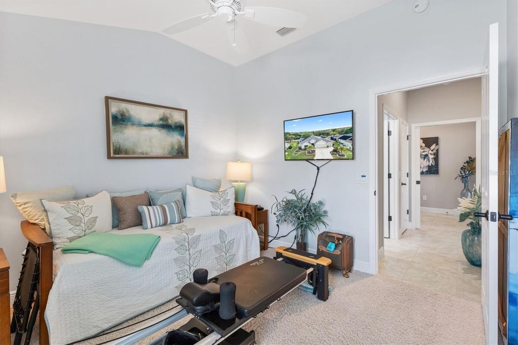 Image 25 of property listing at 562 BRADFORD LOOP, The Villages, FL 32163