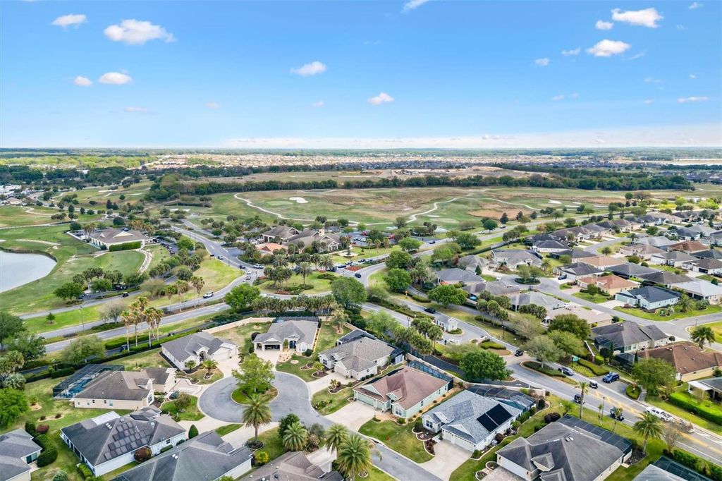 Image 40 of property listing at 562 BRADFORD LOOP, The Villages, FL 32163