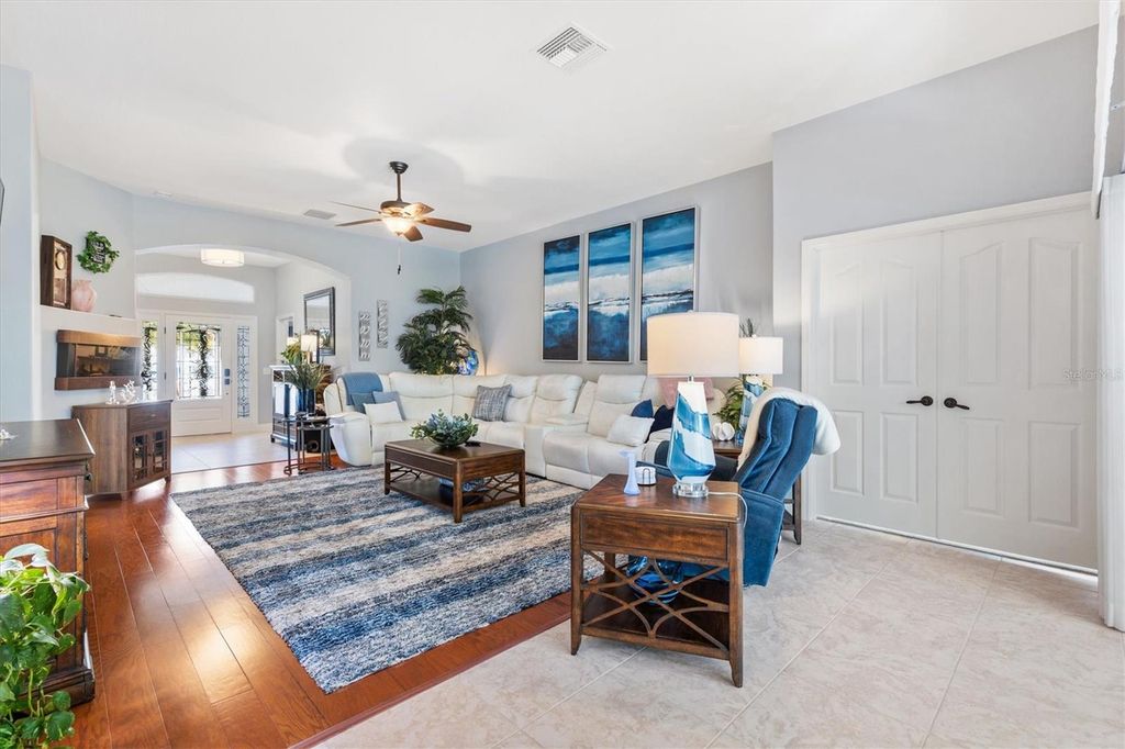 Image 5 of property listing at 562 BRADFORD LOOP, The Villages, FL 32163
