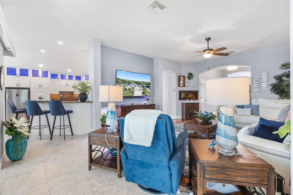 Image 6 of property listing at 562 BRADFORD LOOP, The Villages, FL 32163