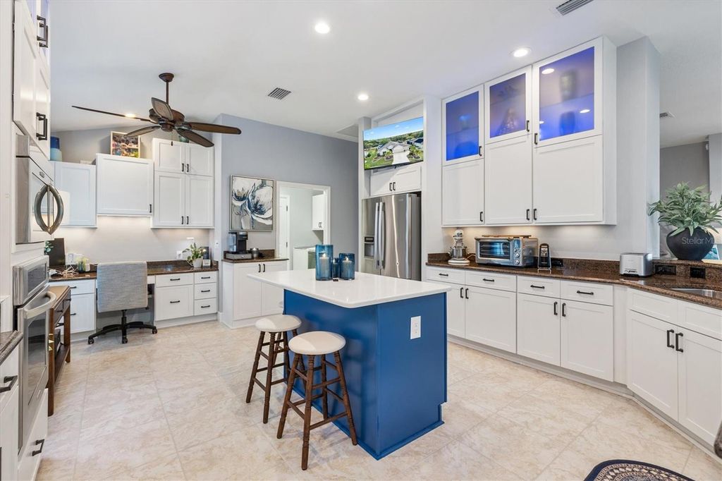 Image 9 of property listing at 562 BRADFORD LOOP, The Villages, FL 32163