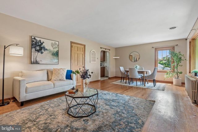 3 NEWSWANGER RD, Lancaster, PA 17603