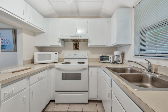 890 N Federal Highway 302, Lantana, FL 33462