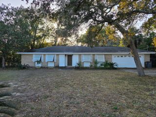 403 James Avenue, Valparaiso, FL 32580