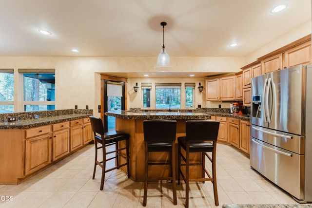 60080 River Bluff Trail, Bend, OR 97702