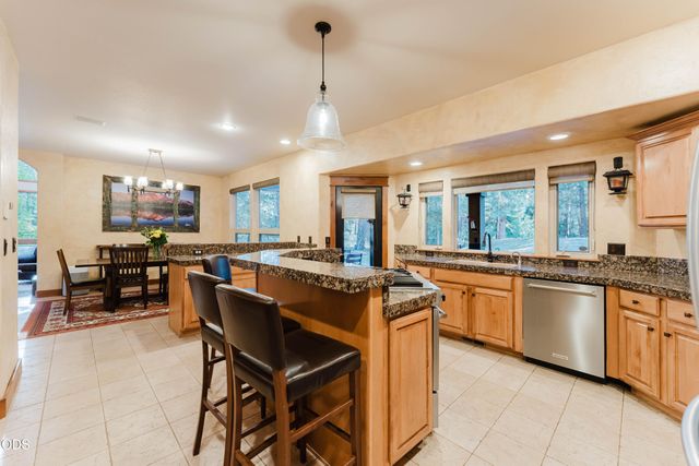 60080 River Bluff Trail, Bend, OR 97702