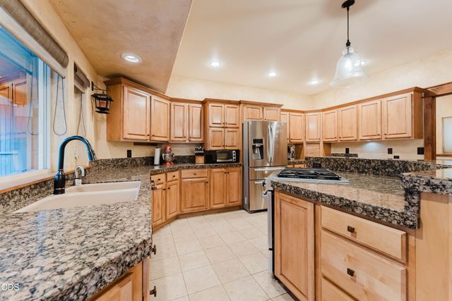 60080 River Bluff Trail, Bend, OR 97702