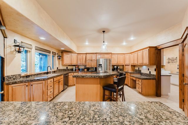60080 River Bluff Trail, Bend, OR 97702