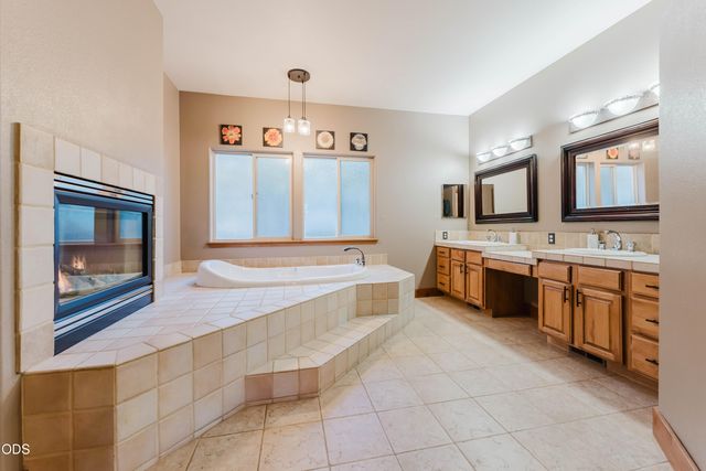60080 River Bluff Trail, Bend, OR 97702