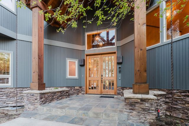 60080 River Bluff Trail, Bend, OR 97702