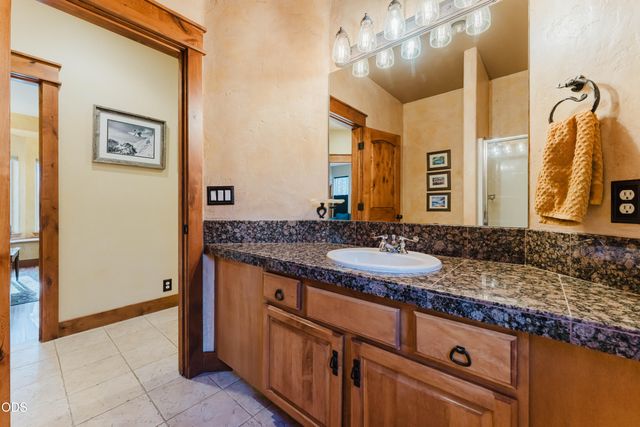 60080 River Bluff Trail, Bend, OR 97702