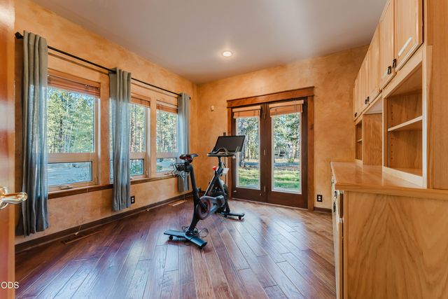 60080 River Bluff Trail, Bend, OR 97702