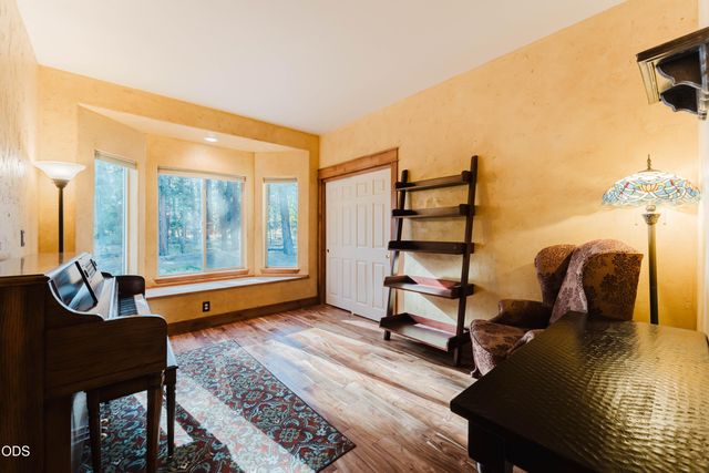 60080 River Bluff Trail, Bend, OR 97702