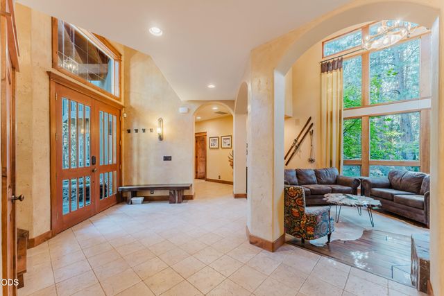 60080 River Bluff Trail, Bend, OR 97702