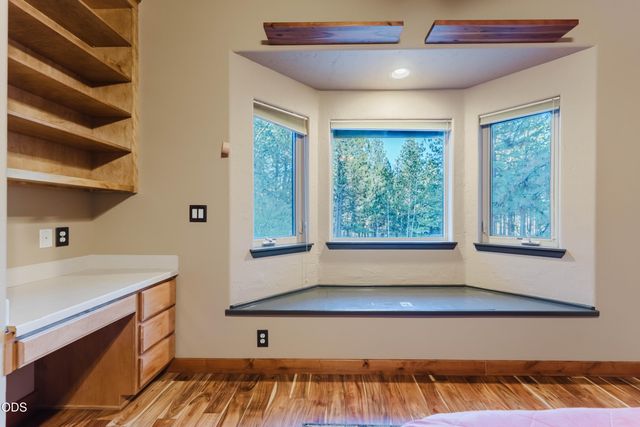 60080 River Bluff Trail, Bend, OR 97702