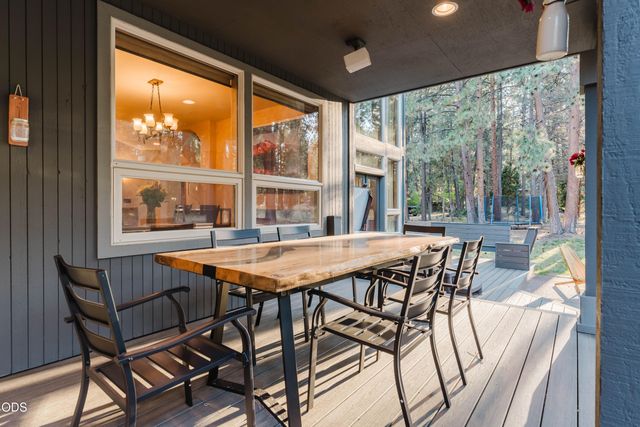 60080 River Bluff Trail, Bend, OR 97702