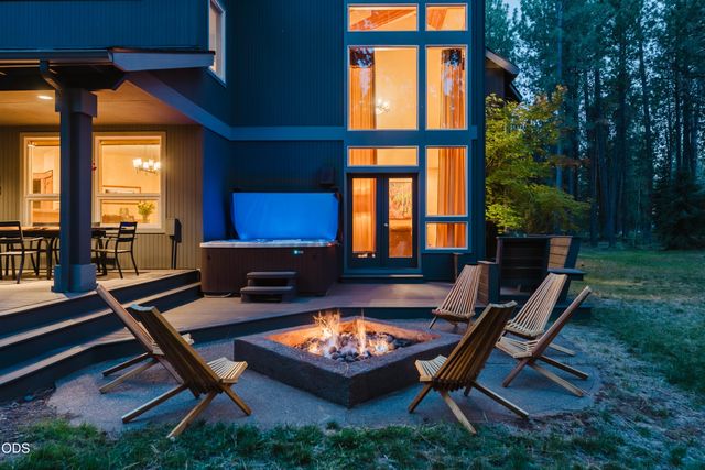 60080 River Bluff Trail, Bend, OR 97702