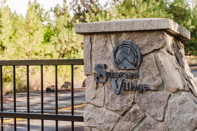 60080 River Bluff Trail, Bend, OR 97702