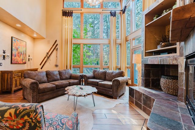 60080 River Bluff Trail, Bend, OR 97702