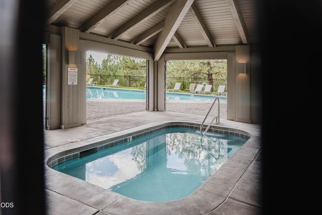60080 River Bluff Trail, Bend, OR 97702