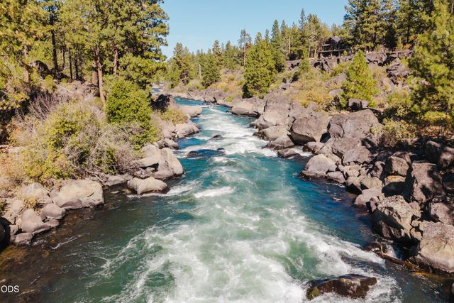 60080 River Bluff Trail, Bend, OR 97702