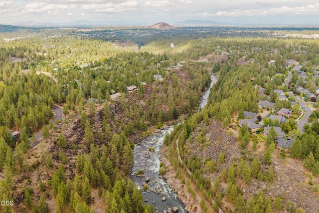 60080 River Bluff Trail, Bend, OR 97702