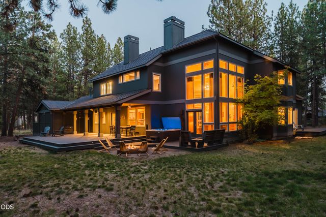 60080 River Bluff Trail, Bend, OR 97702