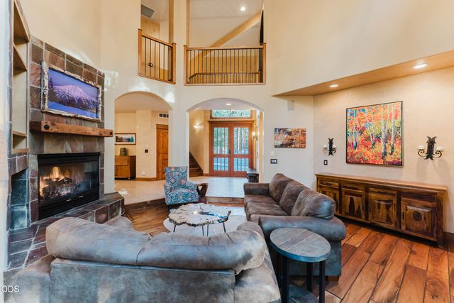 60080 River Bluff Trail, Bend, OR 97702