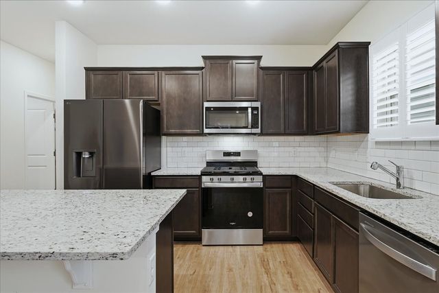 293 Brook Ave, White House, TN 37188