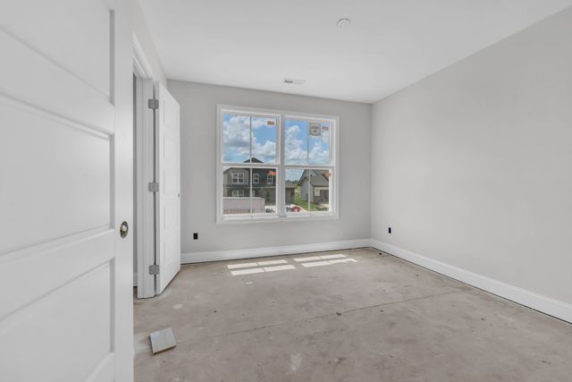 2732 Brewster Dr, Clarksville, TN 37042