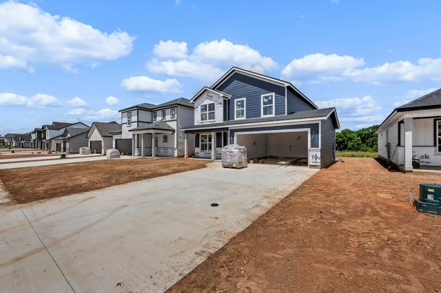 2732 Brewster Dr, Clarksville, TN 37042
