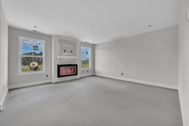 2732 Brewster Dr, Clarksville, TN 37042
