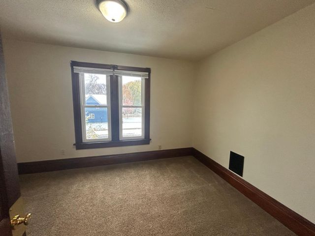 231 S Prairie Avenue, Fairmont, MN 56031