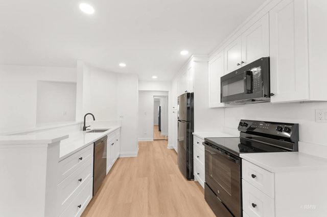 226 S Rush Street 2A, Itasca, IL 60143