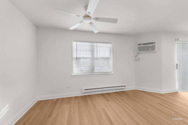 226 S Rush Street 2A, Itasca, IL 60143