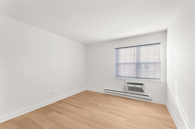226 S Rush Street 2A, Itasca, IL 60143