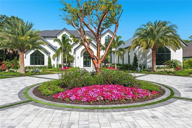 2145 Coach House LN, Naples, FL 34105