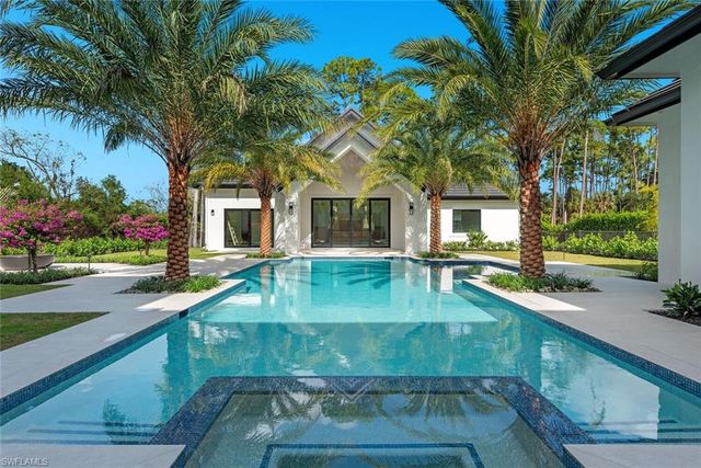 2145 Coach House LN, Naples, FL 34105