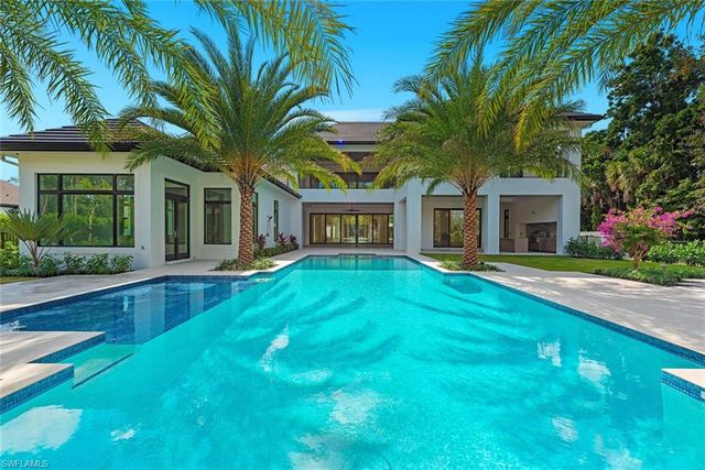 2145 Coach House LN, Naples, FL 34105