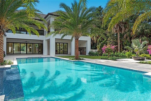 2145 Coach House LN, Naples, FL 34105