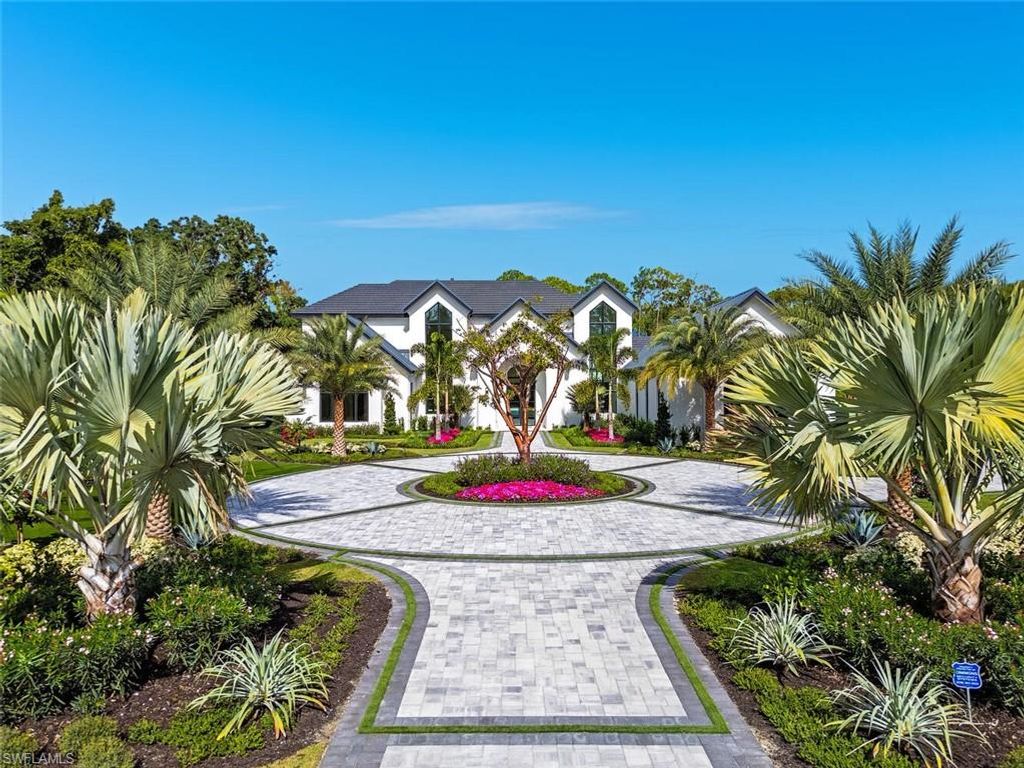 2145 Coach House LN, Naples, FL 34105