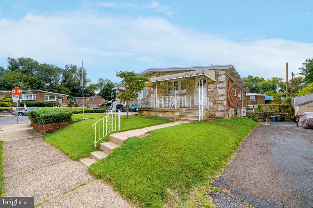 102 VILLAGE LN, Philadelphia, PA 19154