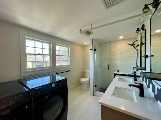 5 John Street 2, Bristol, RI 02809