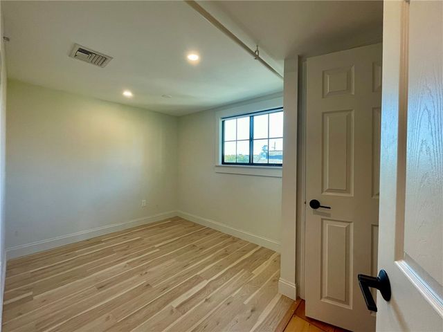 5 John Street 2, Bristol, RI 02809