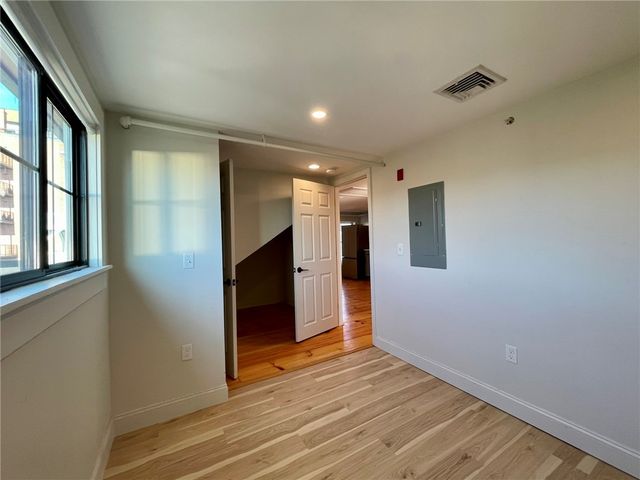 5 John Street 2, Bristol, RI 02809