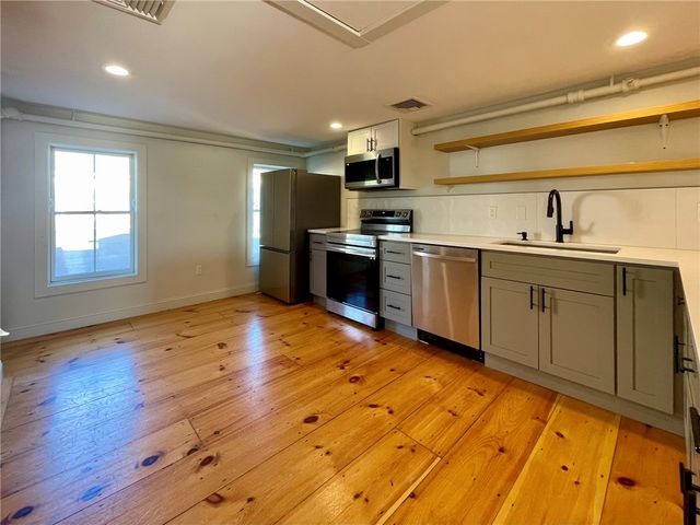 5 John Street 2, Bristol, RI 02809