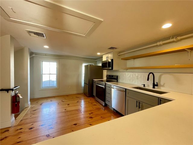 5 John Street 2, Bristol, RI 02809