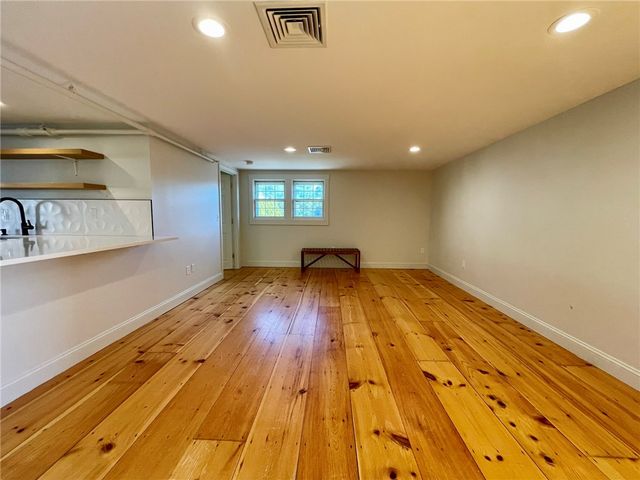 5 John Street 2, Bristol, RI 02809